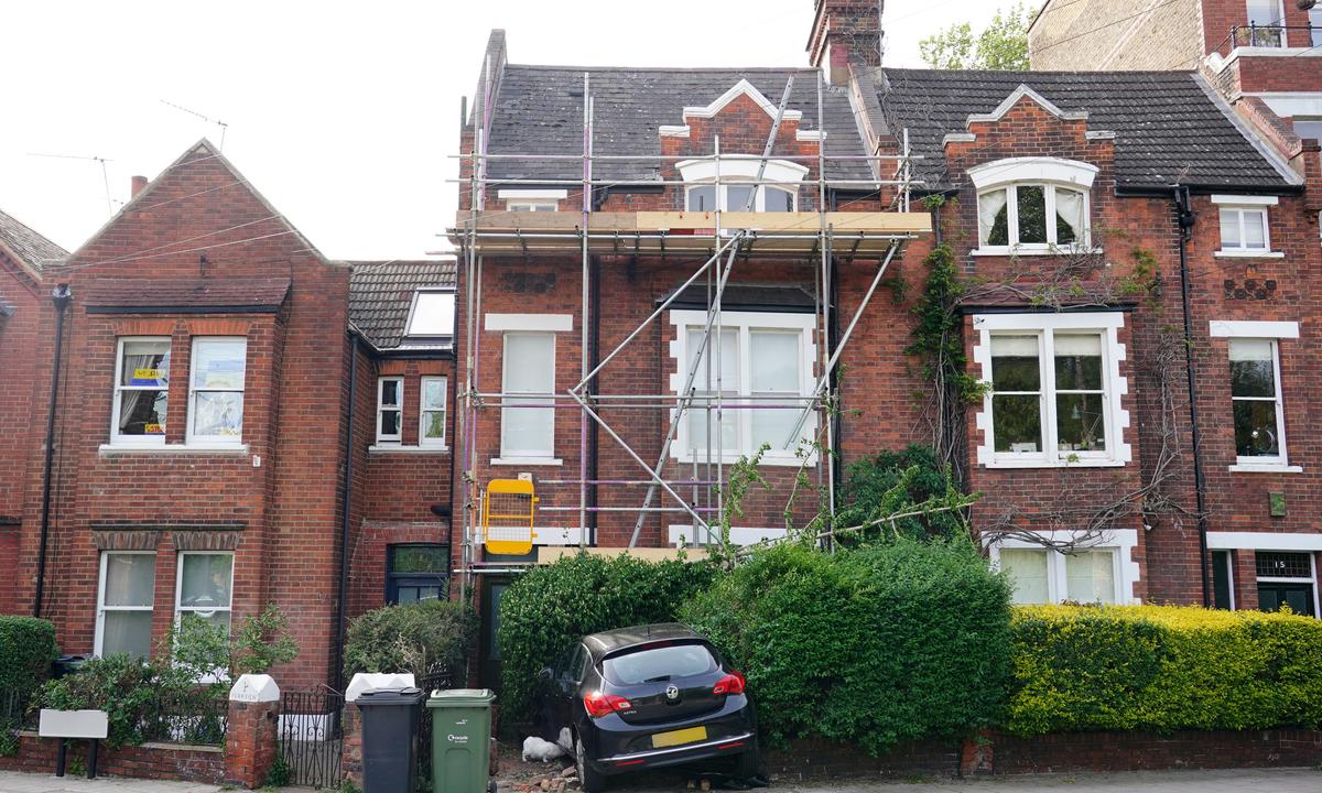 Car Crashes Into UK Prime Minister’s London Property Front Yard