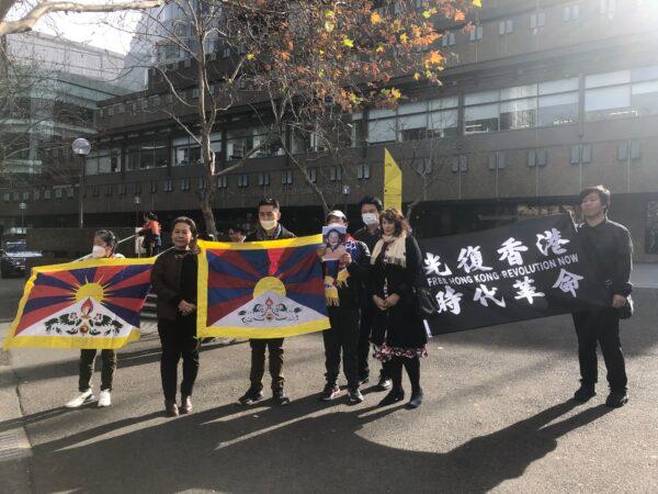 Protestors from Hong Kong and the Tibetan community held flags and banners in front of the UTS building. (The Epoch Times)