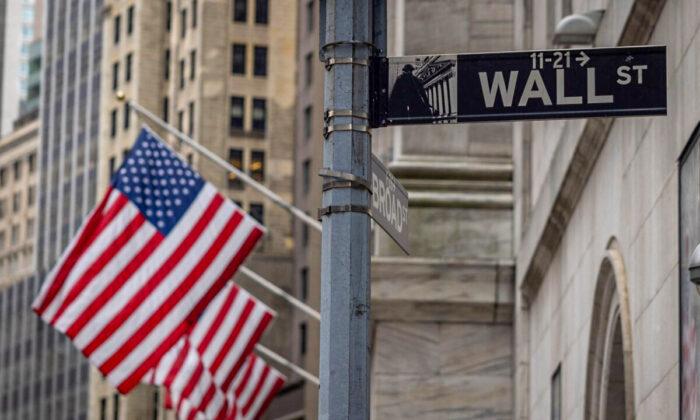 Wall Street Experts Split on Stock Market Trajectory