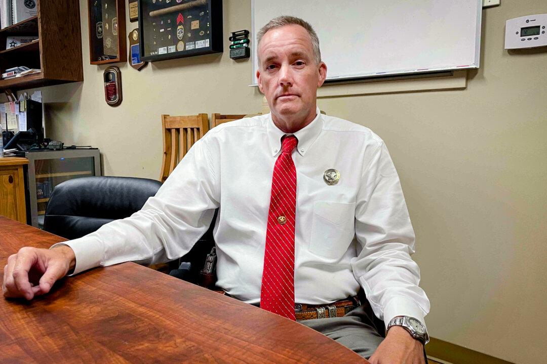Texas Sheriff Says US Policies Not Slowing Border Crisis, Calls for Economic Pressure on Mexico