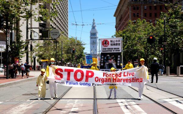 People hold an anti-organ-harvesting banner during a parade in San Francisco on July 16, 2022. (David Lam/The Epoch Times)