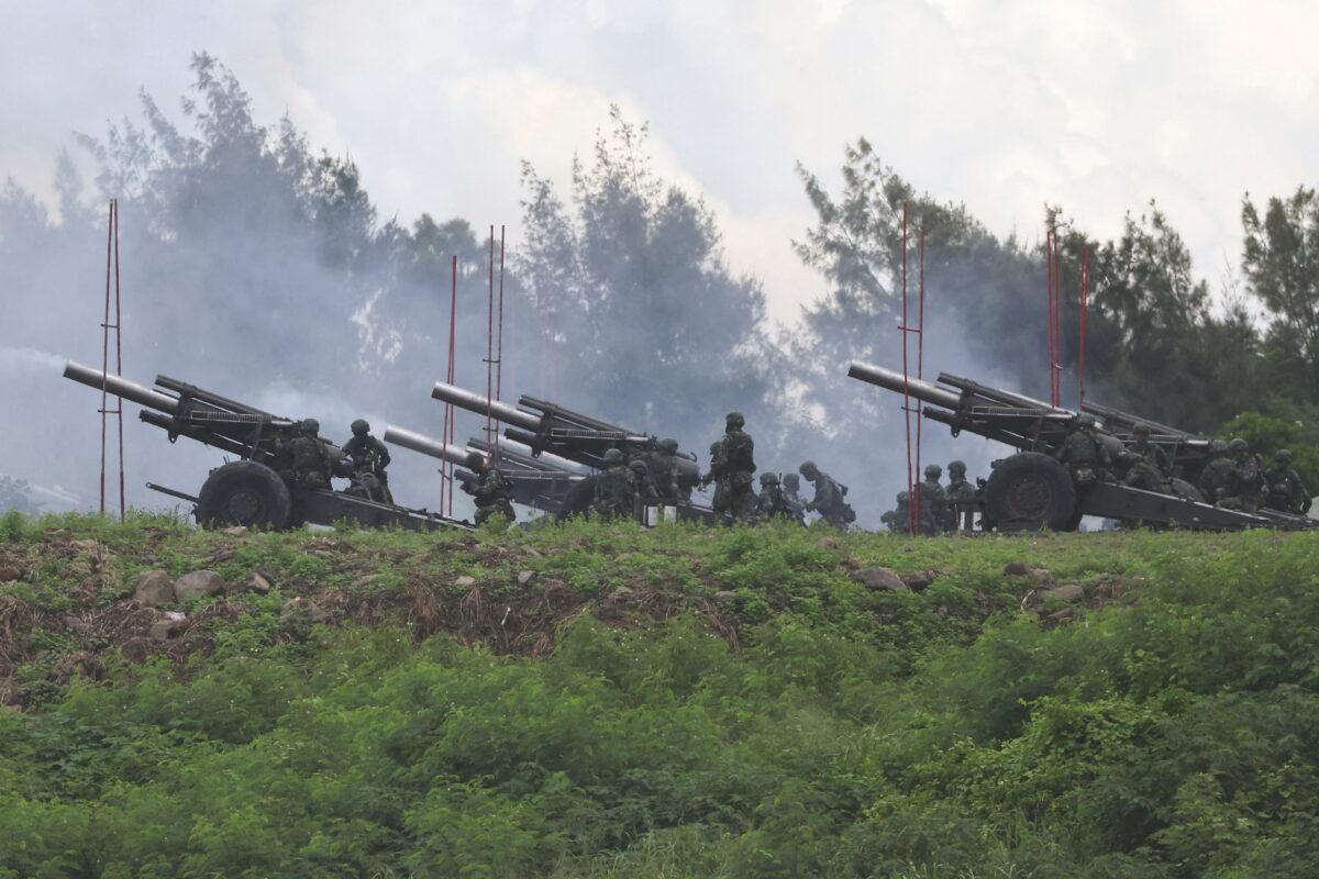 Soldiers fire 155mm howitzers during an annual live-fire military exercise in Pingtung county, southern Taiwan, on Aug. 9, 2022. (Ann Wang/Reuters)