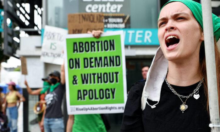 Pro-Life Group Wins as NC City Admits 1st Amendment Protects Public Prayer at Abortion Clinic