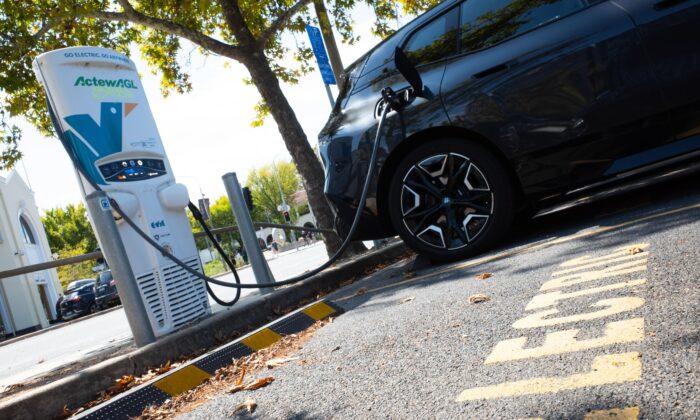 NSW and Victorian Politicians Pledge to Build Hundreds of EV Charging Stations