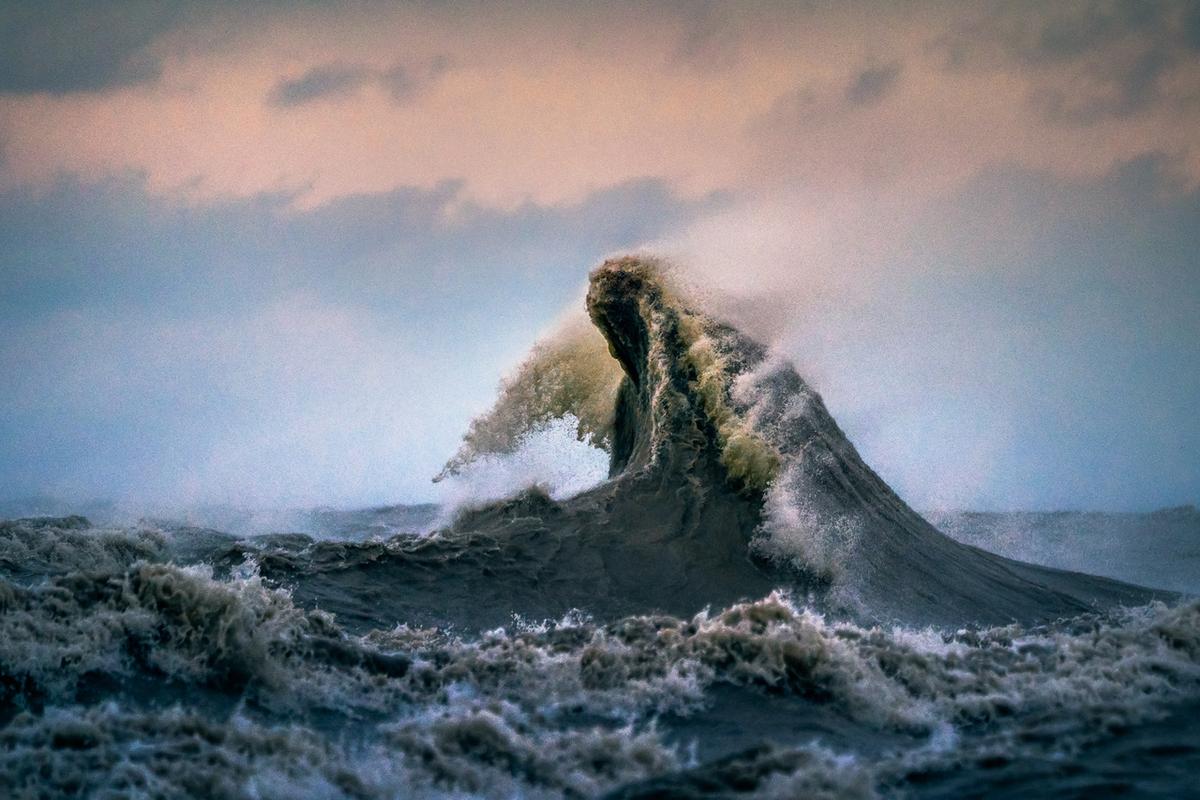 Foreboding weather stirs up water at Lake Erie in 2022. (Courtesy of <a href="https://www.instagram.com/trevorpottelbergphotography/">Trevor Pottelberg Photography</a>)