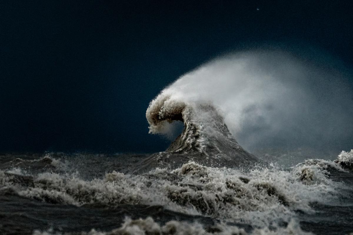 Waves looking surreal at Lake Erie in 2022. (Courtesy of <a href="https://www.instagram.com/trevorpottelbergphotography/">Trevor Pottelberg Photography</a>)