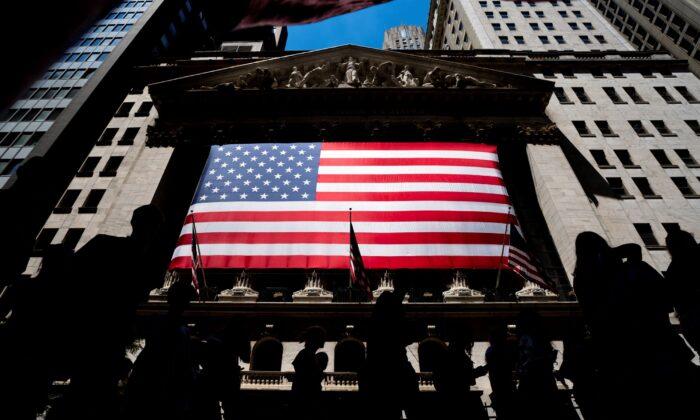 Wall Street Ends Higher as Company Earnings Season Kicks Off