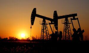 Oil Prices Stable Amid Flurry of Weak Economic Data
