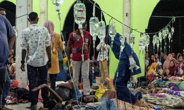 UN Urges Countries to Help Rohingya at Sea as Hundreds Land in Indonesia