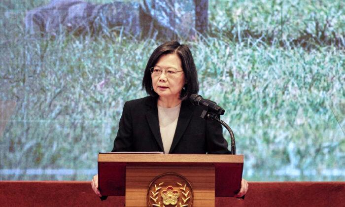 Taiwan President Tells Pope Francis War With China Not an Option