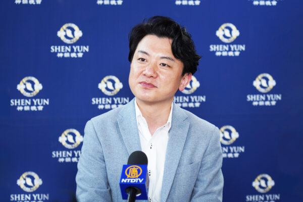 Kawano Satosi, director of Japan Okayama Prefecture High School Brass Performance Union and music teacher, attends Shen Yun Performing Arts at the Hyogo Performing Arts Center in Nishinomiya, Japan, on the afternoon of Jan. 6, 2023. (Annie Gong/The Epoch Times)