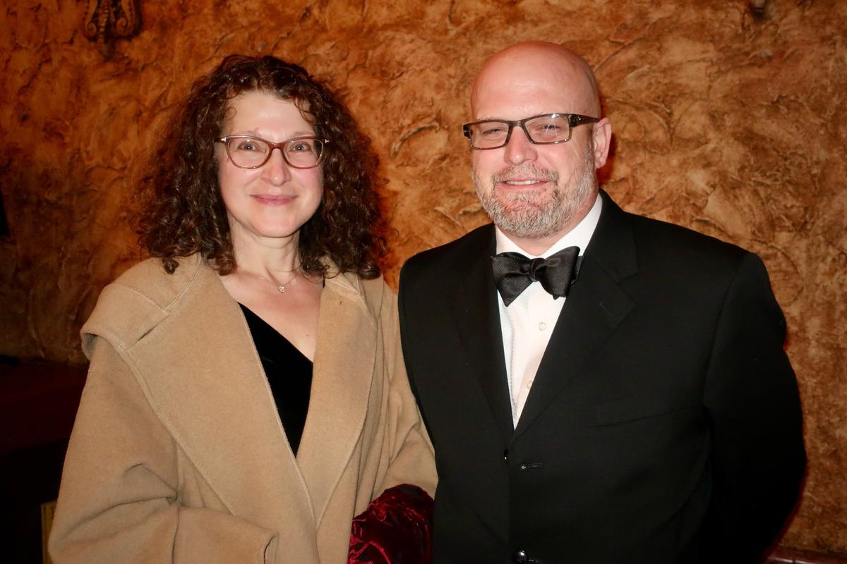 Painter: Shen Yun’s Colors Are Beautiful, Soothing, Harmonious