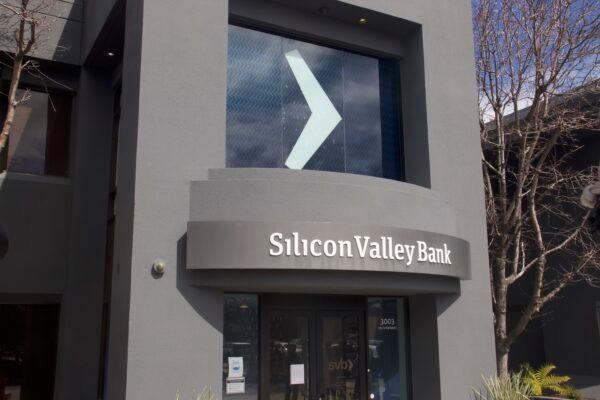 Shuttered Silicon Valley Bank's (SVB) headquarters in Santa Clara, Calif., on March 13, 2023. (Vivian Yin/The Epoch Times)