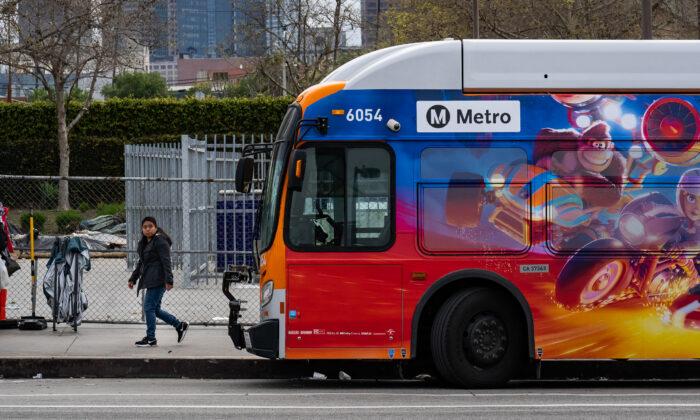 Los Angeles Metro Bus Driver Stabbed in Venice