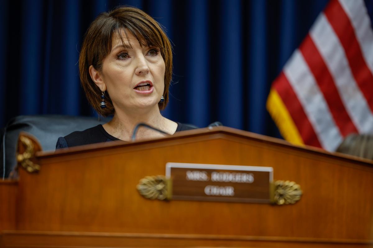 Data Brokers Help Government Spy on Americans, Says GOP Committee Chair