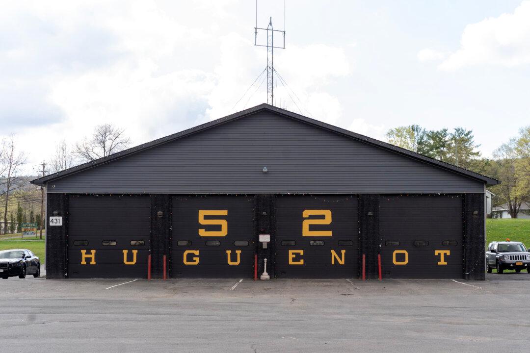 Town of Deerpark Signs New 5-Year Contract With Huguenot Fire Department