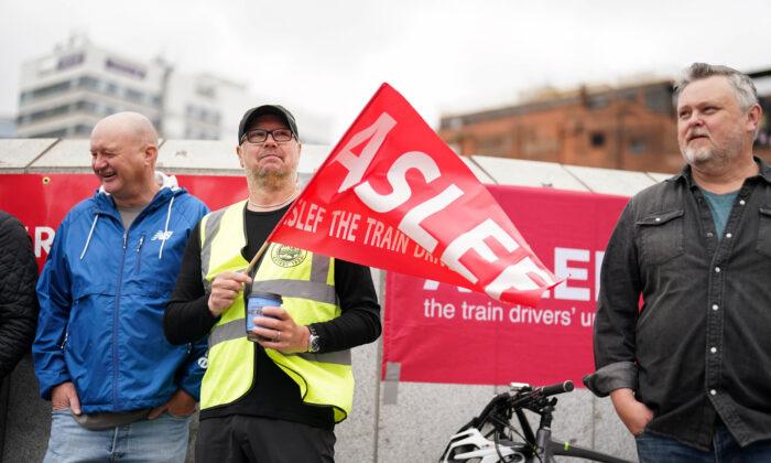 Train Drivers Vote to Continue Strike Action for Six More Months