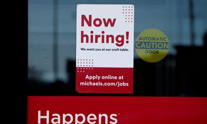 Number of Americans Filing for Jobless Claims Is Elevated for 2nd Straight Week