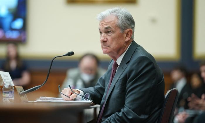 Recent Bank Failures Show More Oversight of Midsize Lenders Needed, Fed’s Powell Says