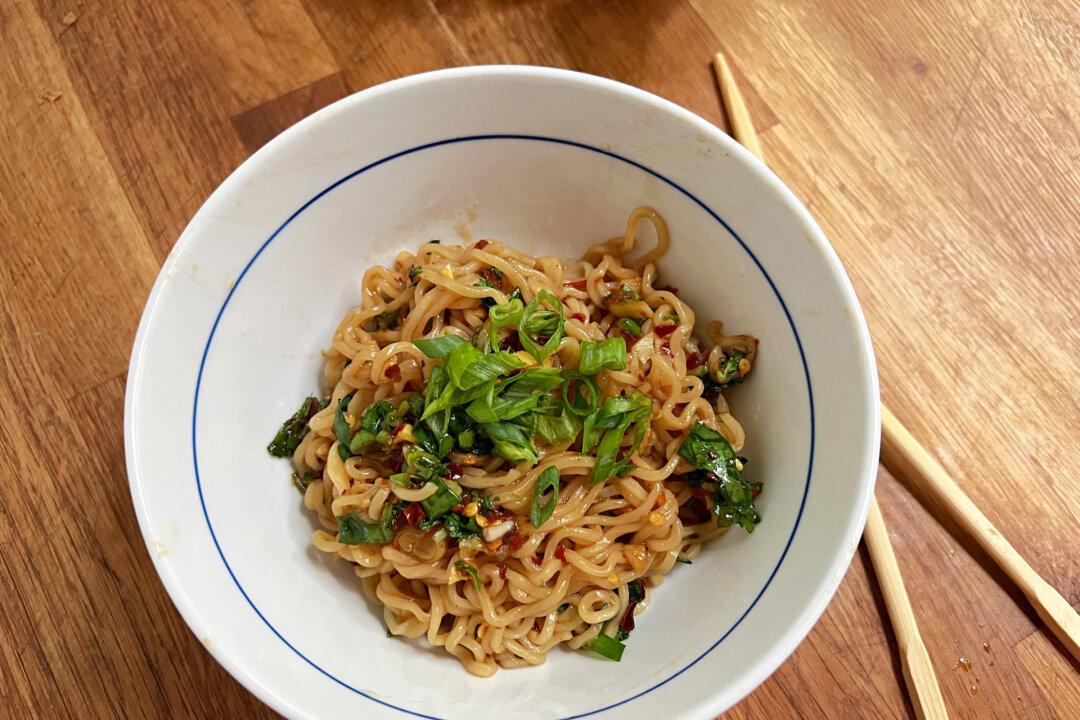 10-minute Chili Noodles for an Easy Summer Burn
