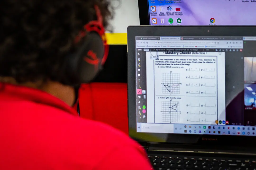 Schools Should Consider Laptop Limitations, Policy Experts Say