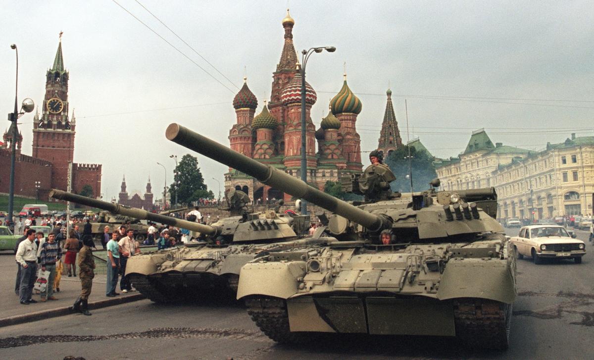 Soviet Army tanks parked near Spassky gate (L), an entrance to the Kremlin and Basil's Cathedral (C) in Moscow's Red Square after a coup toppled Soviet President Mikhail Gorbachev, on Aug. 19, 1991. (DIMA TANIN/AFP via Getty Images)