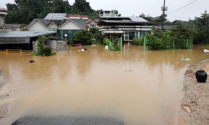 At Least 31 Killed by Heavy Rains in South Korea; Rescuers Hunt for Missing People