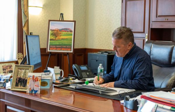 Walden Savings Bank CEO Derrik Wynkoop in his office in Montgomery, N.Y., on July 18, 2023. (Cara Ding/The Epoch Times)