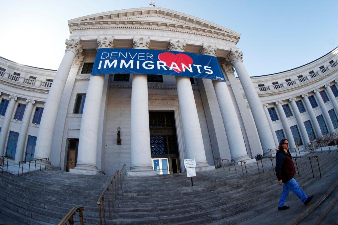 Denver Asks Texas Border Officials to Share Flyers Discouraging Border Crossers Coming to Their City