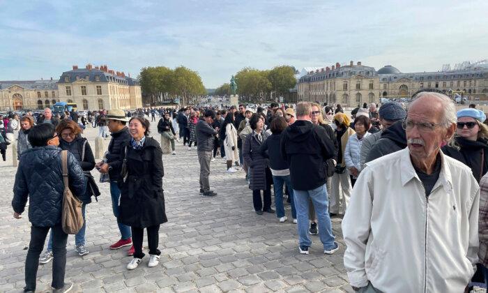 3 French Airports, Palace of Versailles Evacuated in Latest Security Alerts