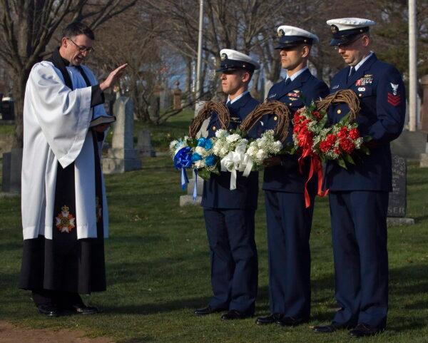 A Canadian Forces chaplain conducts a memorial wreath dedication held by members of the United States Coast Guard International Ice Patrol at a Titanic memorial service in Halifax on April 15, 2010. (The Canadian Press/Andrew Vaughan)