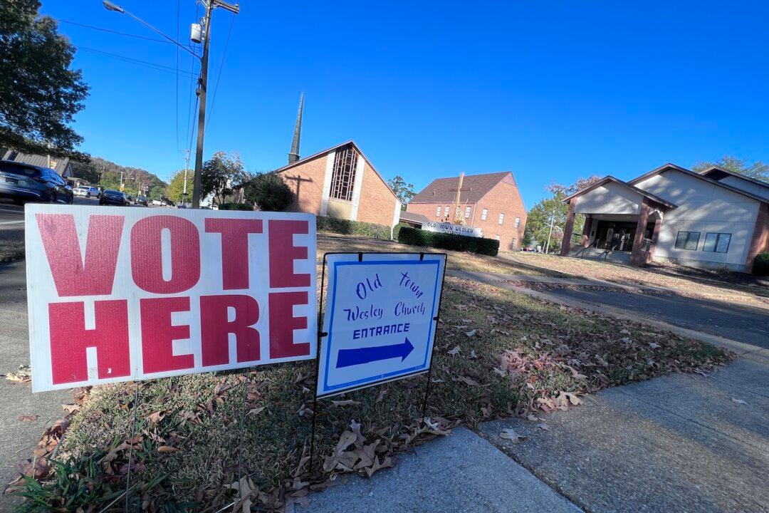 Voter Turnout Strong in Close Mississippi Governor’s Race