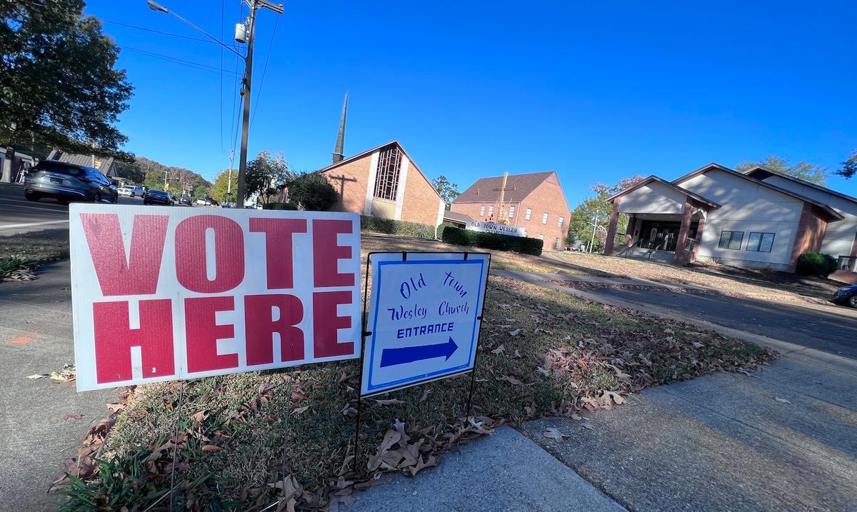 Voter Turnout Strong in Close Mississippi Governor’s Race