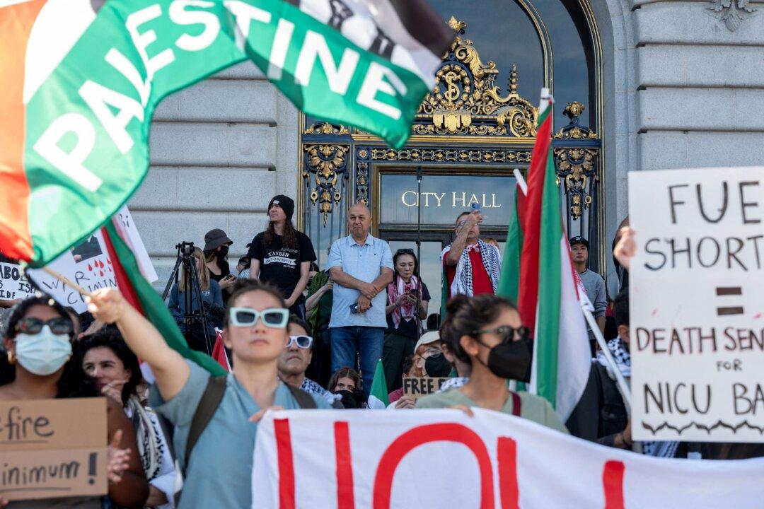 Oakland Council President Bends Rules for Pro-Palestinian Protesters Disrupting Meeting