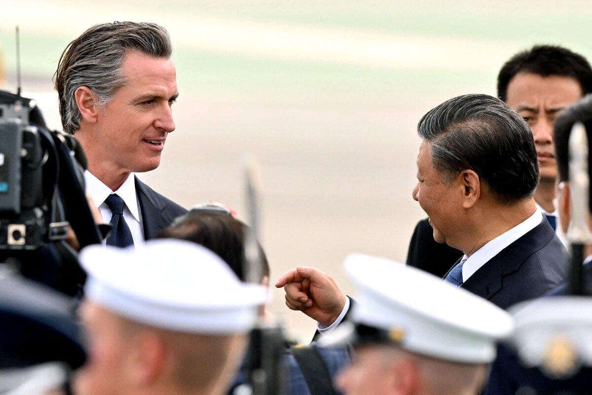 California Gov. Gavin Newsom (L) greets Chinese leader Xi Jinping as he arrives at San Francisco International Airport to attend the Asia-Pacific Economic Cooperation (APEC) leaders' week in San Francisco on Nov. 14, 2023. (Frederic J. Brown/AFP via Getty Images)