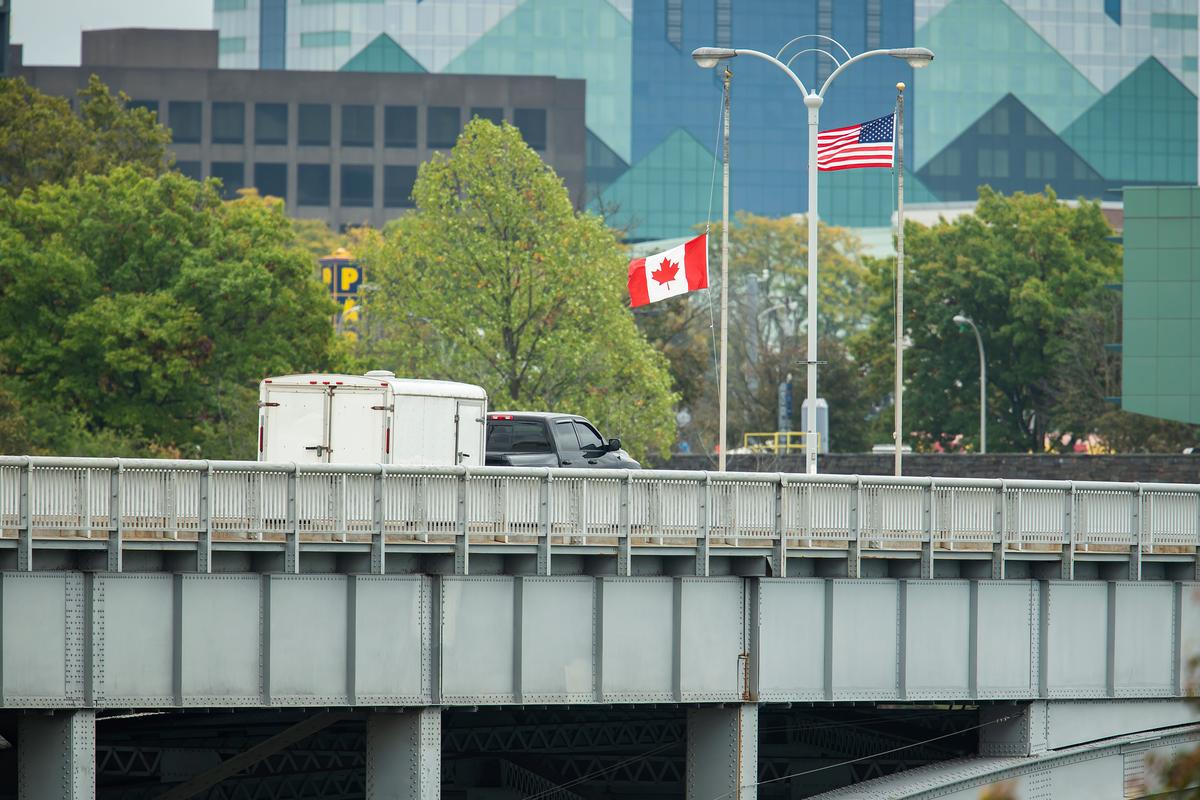 ‘Canada’s Silent Brain Drain’: Young Professionals Fleeing to the US for More Opportunities, Report Finds