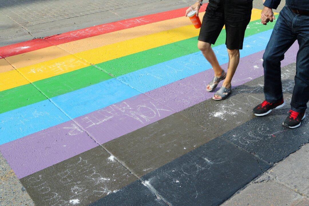 Campaigns Heat Up Over Alberta Town’s Neutrality Bylaw to Ban Coloured Crosswalks, Non-Governmental Flags