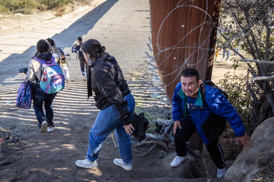 Non-Detained Illegal Immigrants Surpass 6 Million as Border Crisis Rages