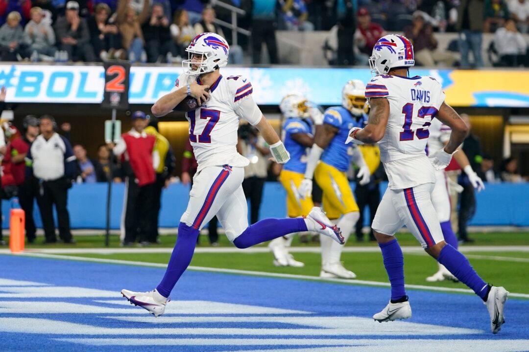 Josh Allen Accounts for 3 Touchdowns as Bills Escape With 24–22 Victory Over Chargers