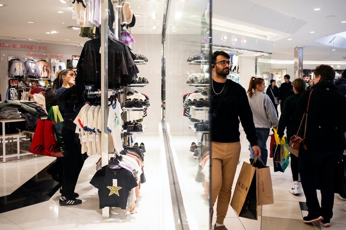 US Holiday Retail Sales Slow From Last Year, Mastercard Data Show