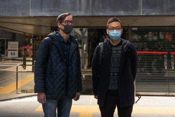 Former “Stand News” editor-in-chief Chung Pui-kuen (L) and acting editor-in-chief Patrick Lam (R) continue to be released on bail. File picture. (Liu Junxuan/The Epoch Times)