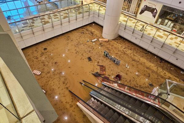 On Sept. 8, 2023, Hong Kong encountered a “once-in-500-year” heavy rain, and the entire basement of the North Building of Wong Tai Sin Centre was flooded. (Sung Pi-lung/The Epoch Times)