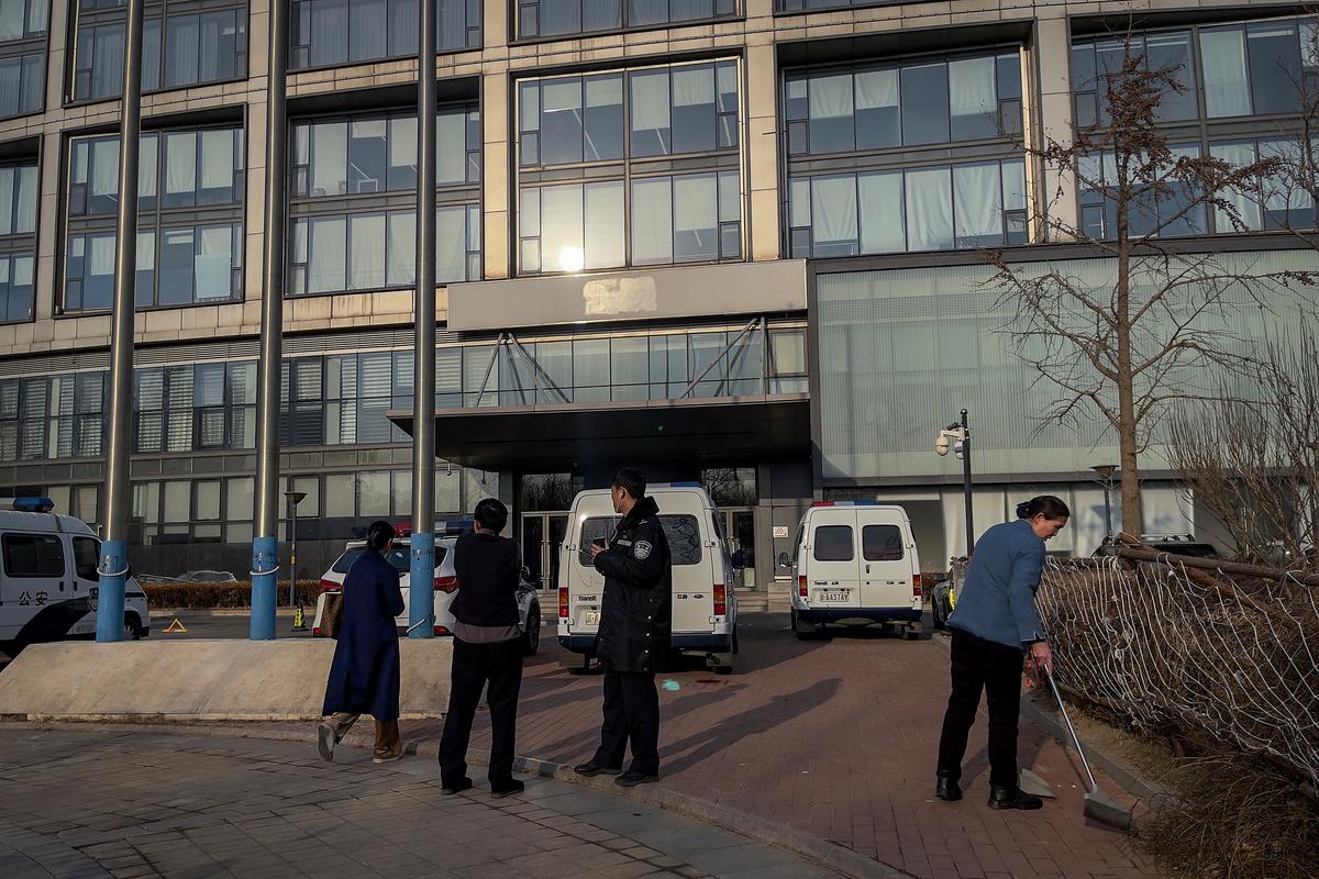 Chinese Debtors Say Blacklist System Leaves Them Trapped as Economy Weakens