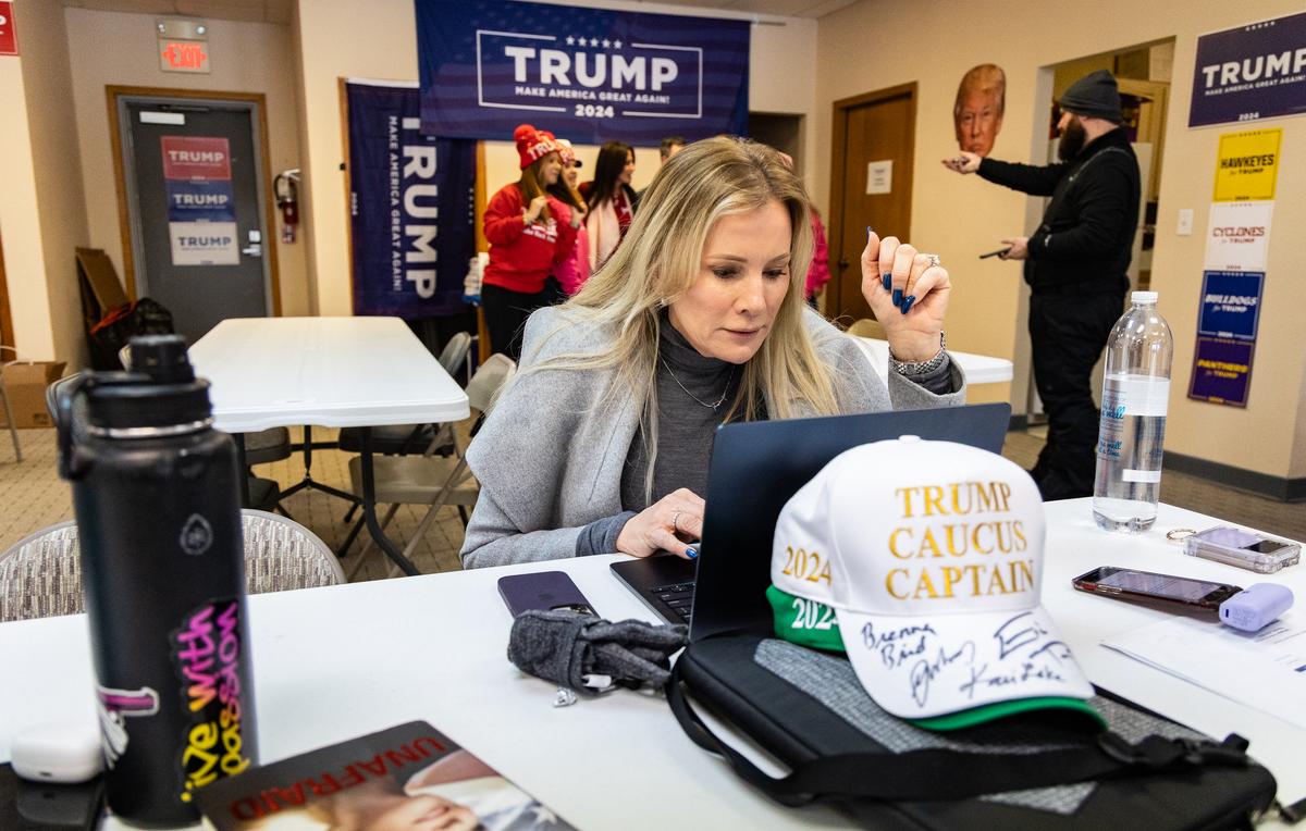 Trump volunteer Deborah Renae manages a call center outside of Des Moines, Iowa., on Jan. 13, 2024. (John Fredricks/The Epoch Times)