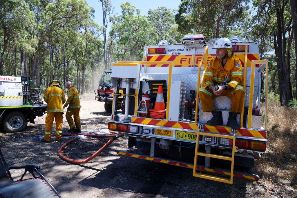 Bushfire on Perth’s Outskirts Threatens Lives and Homes