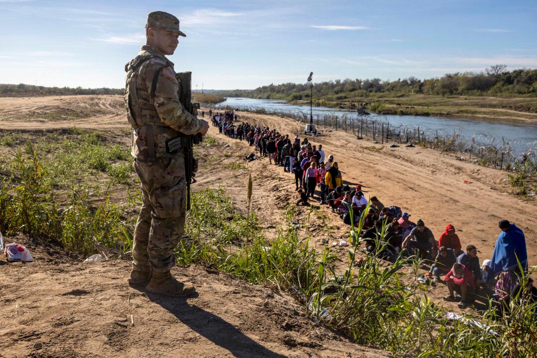 Trump Calls on States to Send National Guard to Texas to Deal With Border Crisis