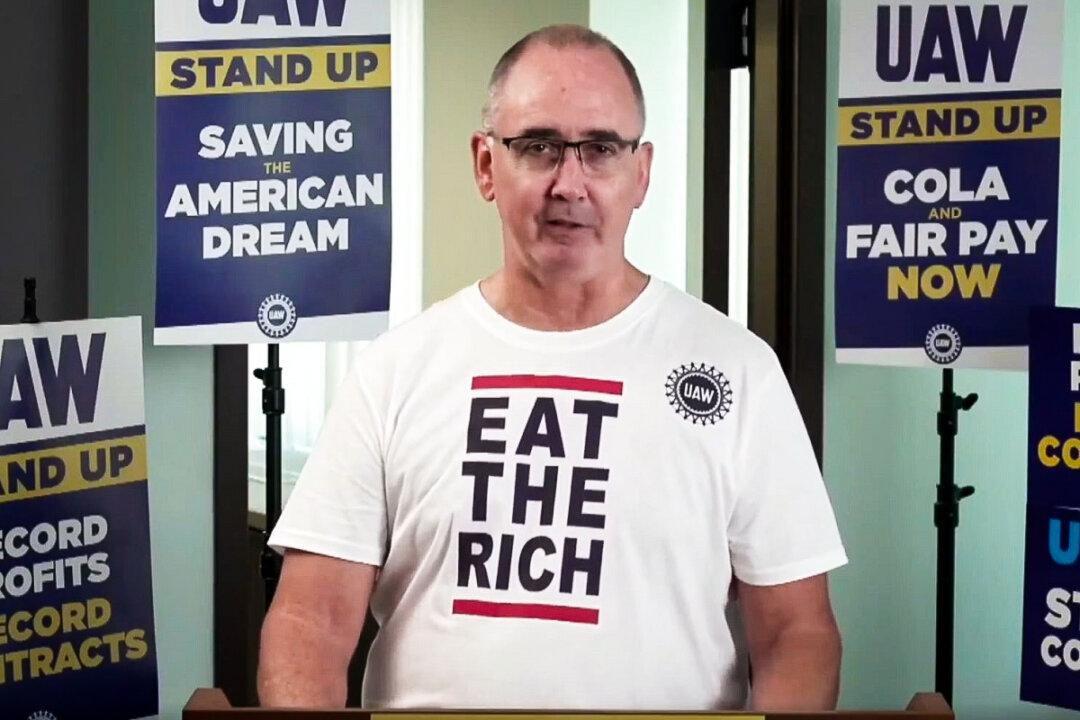 ‘Get Rid of This Dope’: Trump Slams UAW President After Union Endorses Biden