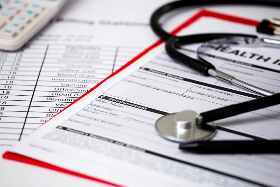 US Family Health Plans Near $27,000, Employees Contribute About $7,000, Report Finds