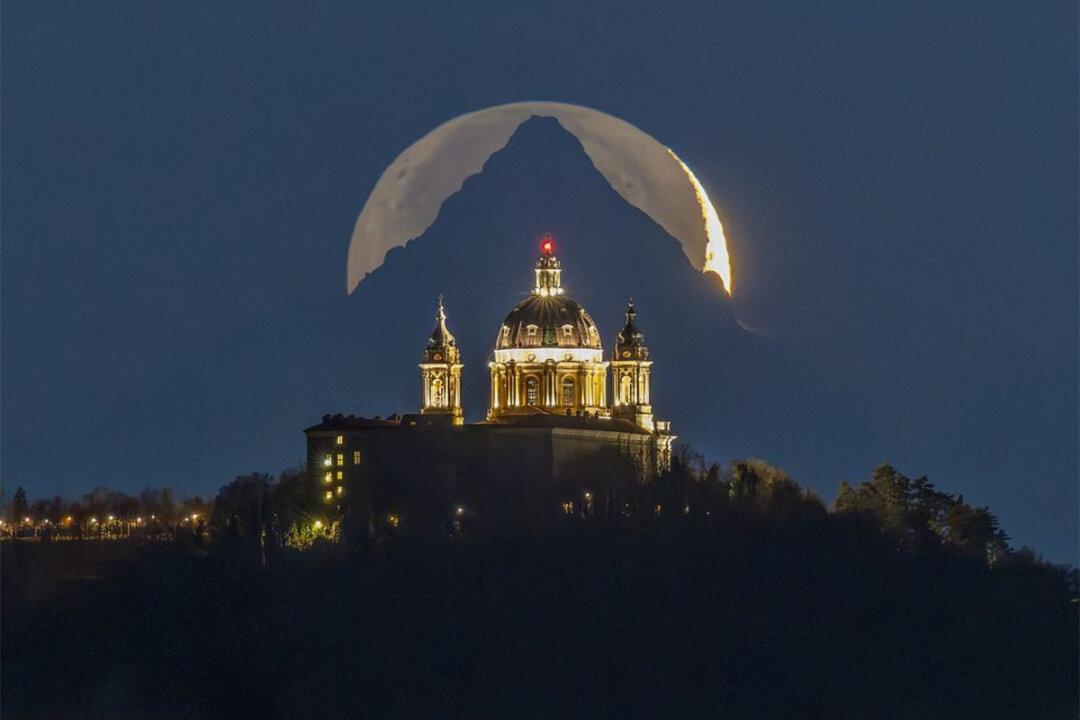 A Cathedral, a Mountain, and the Moon Perfectly Align in a Magical Photo: Simply Breathtaking!