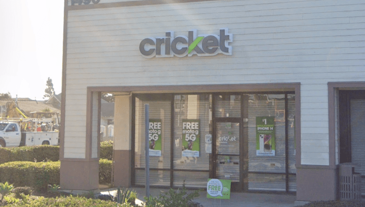 San Diego Store Robbed at Gunpoint by 2 Armed Men